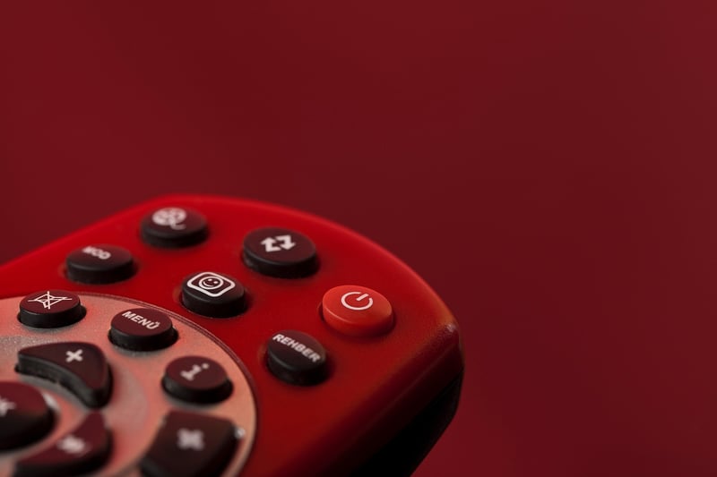 Allumer sa tv freebox revolution sans télécommande en 2026 : astuces